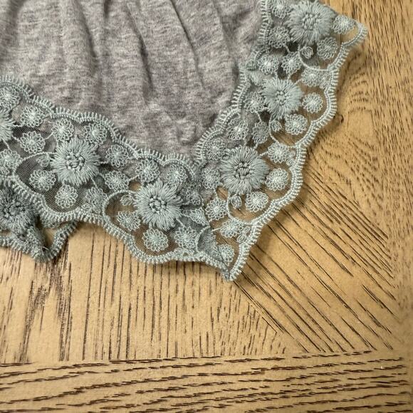 Jodifl Medium Gray Crochet Lace V-neck Handkerchief Hem Tank Top - Picture 8 of 8